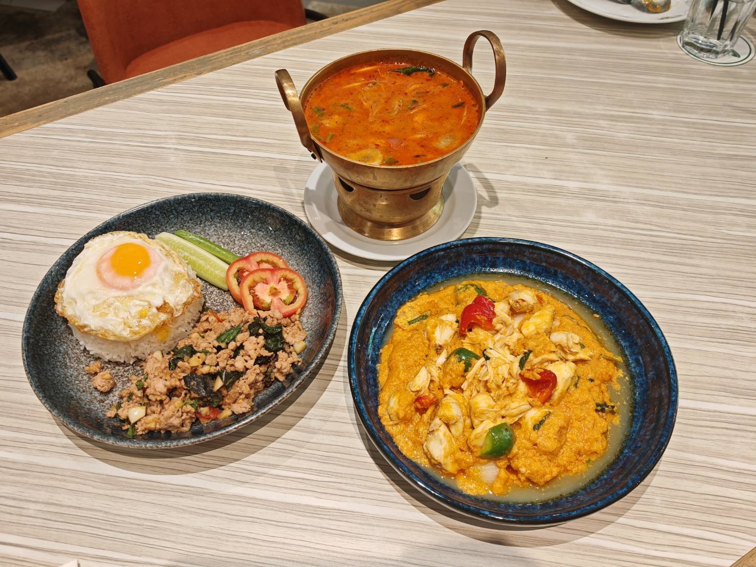 タイ料理の昼食